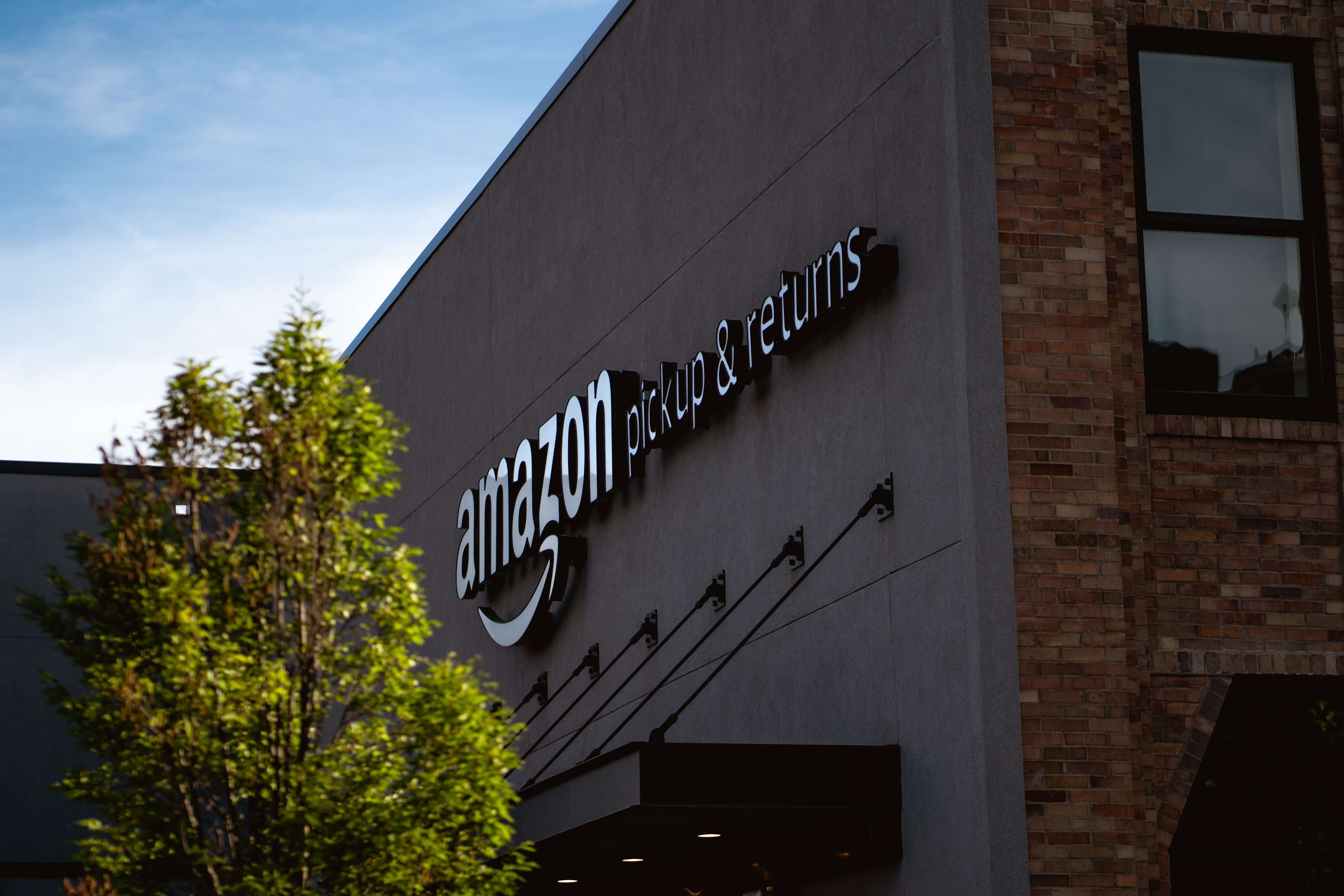 3P vs. 1P: What Are the Differences? Selling on Walmart and Amazon